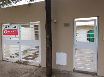 Casa · 70m² · 2 Dormitorios · 1 Cochera · Casa en Barrio Pablo Pizzurno
