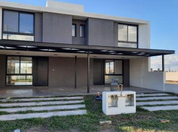 Casa de 9 ambientes, Córdoba · Docta Vendo Duplex a Estrenar de 3 Dorm., 3 Baños, Cochera Doble y Patio.