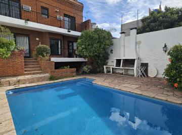 Casa · 283m² · 5 Ambientes · 2 Cocheras · Venta Casa 5 Ambientes Pileta Parque Cochera Flores