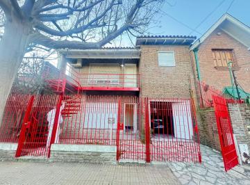 PH · 221m² · 6 Ambientes · 1 Cochera · Excelente Propiedad en Venta Ideal 2 Familias - Quilmes.