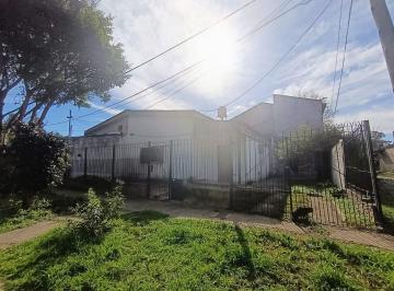 Casa · 253m² · 6 Ambientes · 2 Cocheras · Oportunidad! Venta Dos Casas V. Risso 3 de Febrero