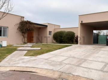 Casa · 209m² · 4 Ambientes · 2 Cocheras · Casa en Venta - Barrio Rincon Viamonte