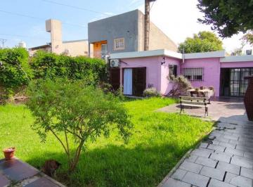 Casa · 89m² · 3 Ambientes · 2 Cocheras · Venta Casa 3 Ambientes Padua Centro Lote 307 m²