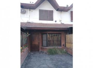Casa · 110m² · 4 Ambientes · 1 Cochera · Se Vende Triplex 4 Ambientes Excelente Ubicacion! Sin Expensas