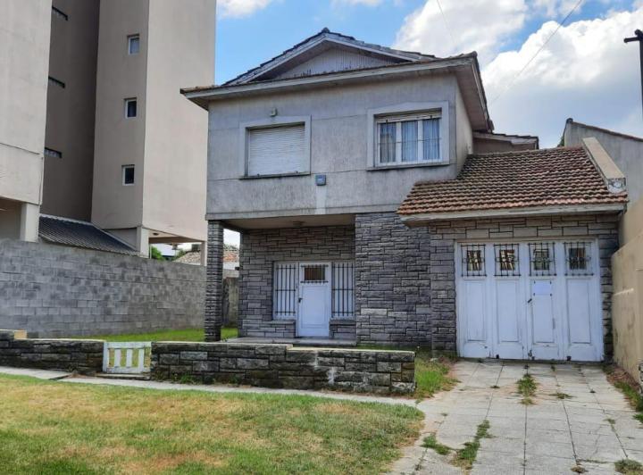 Casa · 149m² · 5 Ambientes · 1 Cochera