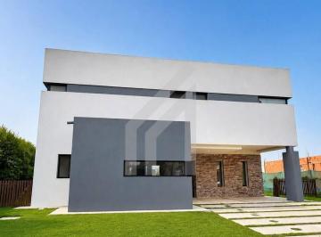 Casa · 200m² · 5 Ambientes · Casa en Alquiler en El Cantón, Escobar, G. B. a. Zona Norte