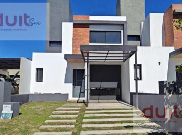 Casa · 140m² · 6 Ambientes · 1 Cochera · Hermoso Dúplex en Lomas de Manantiales!