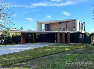 Casa · 204m² · 7 Ambientes · Moderna Casa en San Isidro Labrador
