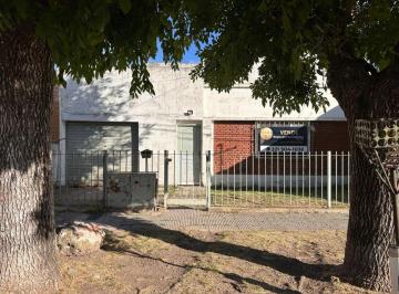 Casa · 71m² · 3 Ambientes · Venta de Casa en Los Hornos - 68 E/ 143 y 144 - a Refaccionar!