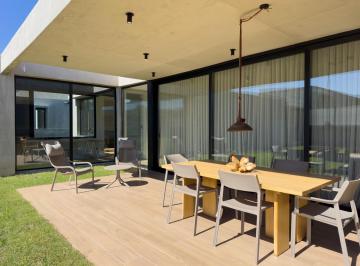 Casa · 203m² · 3 Dormitorios · 2 Cocheras · Casa en Venta Planta Baja 3 Dorm. con Seguridad Villa Allende Golf