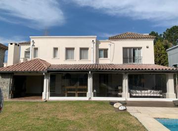 Casa · 280m² · 6 Ambientes · Casa en Alquiler Anual o Temporal. Santa María de Tigre. 3 Dorm.