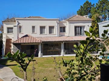 Casa · 280m² · 6 Ambientes · Casa en Alquiler Anual o Temporal. Santa María de Tigre. 3 Dorm. Depend