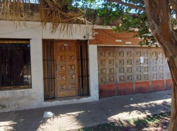 Casa · 360m² · 9 Ambientes · 2 Cocheras · Venta Casa Al Frente, 3 Dorm., Cochera