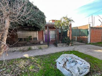 Casa · 45m² · 3 Ambientes · 2 Cocheras · Venta Casa 3 Ambientes a Reciclar - Malvinas Argentinas