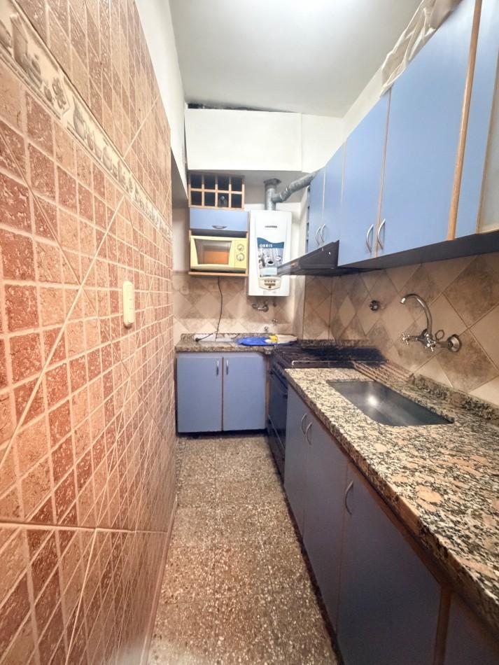 Departamento de 2 ambientes con patio en excelente ubicación