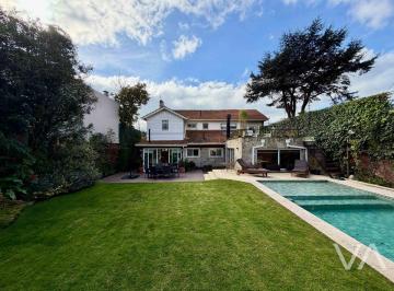 Casa de 6 ambientes, Mar del Plata · Espectacular Chalet con 3 Domitorios. Jardín y Piscina. Los Troncos.