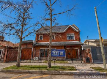 Casa · 270m² · 5 Ambientes · 1 Cochera · Casa en Acassuso