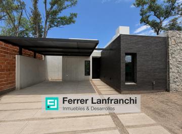 Casa · 110m² · 8 Ambientes · 2 Cocheras · Casa en Alquiler Nuevo Malagueño