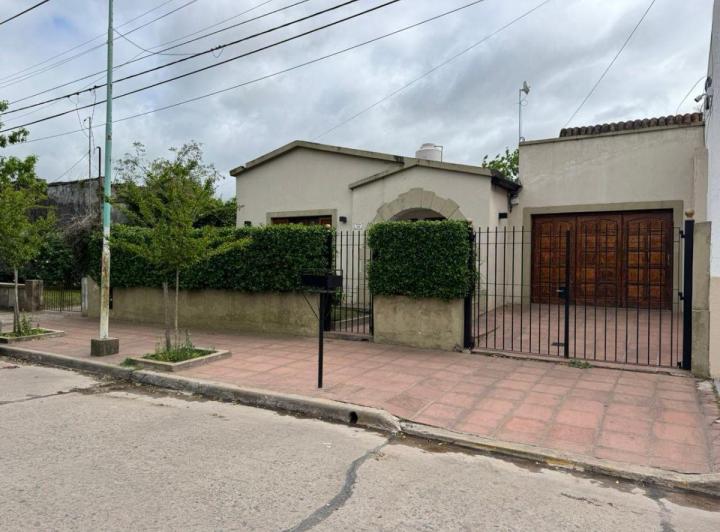 Casa · 180m² · 1 Ambiente · 1 Cochera