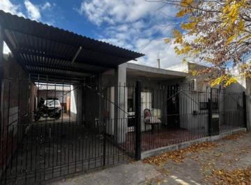 Casa de 5 ambientes, Morón · Casa con Depto 2 Ambientes en Moron Sur. Ideal 2 Familias o Para Inversion