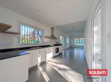Casa · 100m² · 4 Ambientes · 2 Cocheras · Venta Casa en Bella Vista - Reciclada a Nuevo, a Estrenar!
