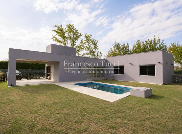 Casa · 185m² · 3 Ambientes · 2 Cocheras