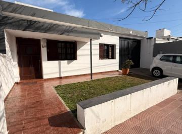 Casa · 334m² · 5 Ambientes · 3 Cocheras · Casa en Venta 3 Dor - Bº Jardín