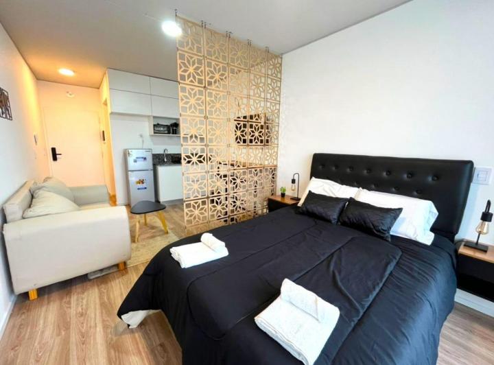 Moderno Departamento con Balcón y Amplia Vista