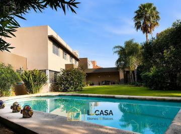Casa · 362m² · 10 Ambientes · 3 Cocheras · Casa en Venta en Jardines del Jockey | 362 m² Cubiertos | Pileta | Seguridad 24 Hs.