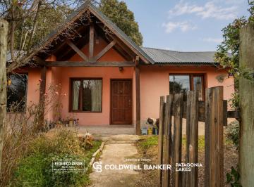 Casa · 120m² · 5 Ambientes · 1 Cochera · Casa con Quincho, en Lote de 735 m²