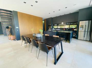 Casa · 537m² · 6 Ambientes · 2 Cocheras · Casa - Lagos del Golf