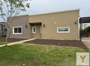 Casa · 125m² · 5 Ambientes · 2 Cocheras · Casa en Venta - 3 Dorm. 2 Baños - Pilar
