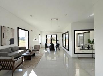 Casa · 160m² · 5 Ambientes · 2 Cocheras · Casa en Venta en Santa Elisa Pilar del Este