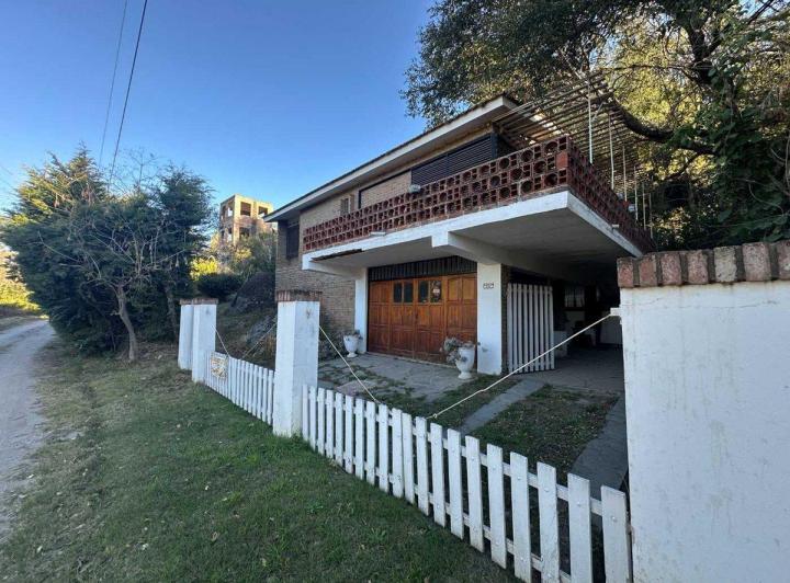 Casa · 155m² · 9 Ambientes · 2 Cocheras
