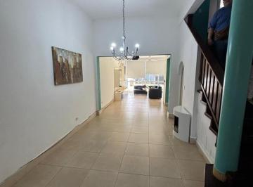 Casa · 189m² · 4 Ambientes · 1 Cochera · Cfa215 - Casa en Alquiler - 3 Dorm. - Zona Centro