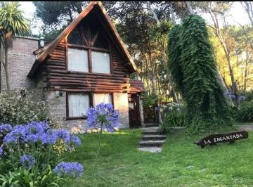 Casa de 4 ambientes, Mar Azul · Cabaña en Mar Azul