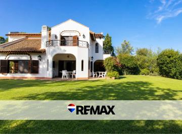 Casa · 217m² · 4 Ambientes · 3 Cocheras · Oportunidad!casa 220 m Al Golf Country Aranjuez