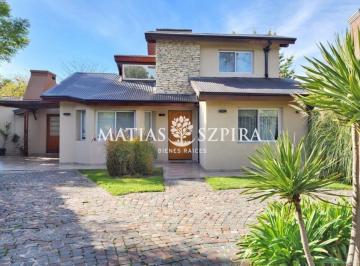 Casa · 148m² · 4 Ambientes · 1 Cochera · Casa en Venta en Banco Provincia