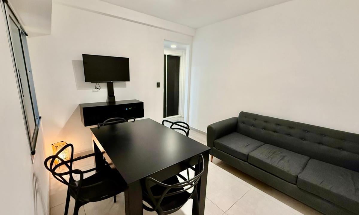 Departamento 2 ambientes totalmente reciclado a nuevo, ubicado en la zona de Plaza Mitre