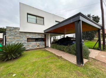 Casa · 220m² · 8 Ambientes · 2 Cocheras · Venta Casa Villa Catalina 3 Dorm.