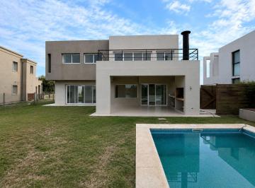 Casa · 205m² · 5 Ambientes · 1 Cochera · Casa - El Canton - Norte