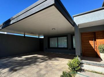 Casa · 300m² · 3 Ambientes · 2 Cocheras · Casa 2 Dor C/ Gran Patio y Cochera - Mansos del Sur