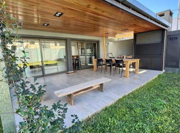 Casa · 300m² · 3 Ambientes · 2 Cocheras · Casa 2 Dor C/ Gran Patio y Cochera - Mansos del Sur