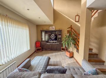 Casa · 230m² · 4 Ambientes · 2 Cocheras · Venta Casa 3 Dorm. Patio Pileta en Laguna Larga Cordoba