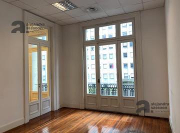 Oficina comercial · 87m² · 6 Ambientes · Excelente Oficina Impecable Estado 4/5 Despchos! Techos Altos