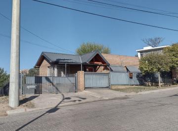 Casa · 225m² · 9 Ambientes · 1 Cochera · Casa en Villa Carlos Paz