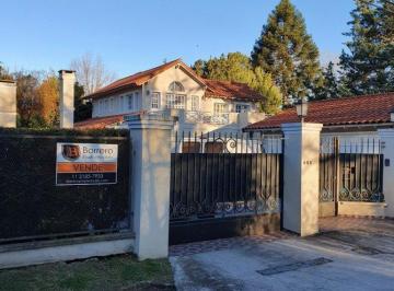 Quinta vacacional · 2590m² · 4 Ambientes · 4 Cocheras · Quinta - La Union