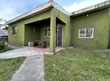 Casa · 250m² · 4 Ambientes · 1 Cochera · Alquiler Casa El Pinar Dos Dorm.