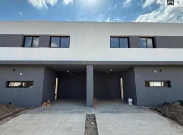 Casa · 150m² · 4 Ambientes · 1 Cochera · Duplex 3 Dorm. - Quebradas de Manantiales