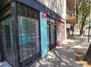 Se alquila local 30 m2 aprox. RECICLADO apto todo rubro. Con baño y antebaño. Lu · Local Comercial en Alquiler 30 m² en Flores Floresta Caba. Remodelado a Nuevo!